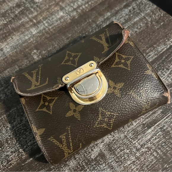 Louis Vuitton Koala Wallet - Picture 1 of 9